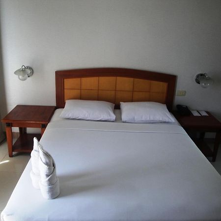 Hotel Celebes Manado Habitación foto