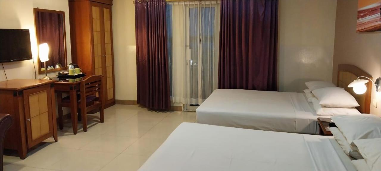 Hotel Celebes Manado Exterior foto