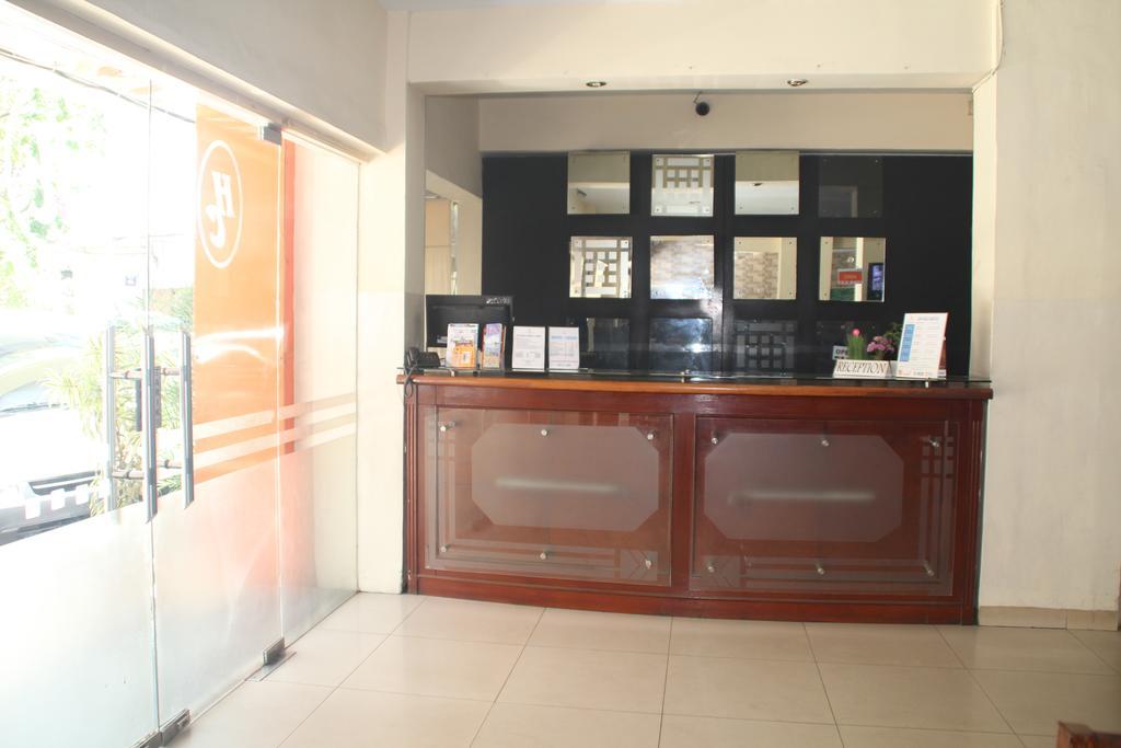 Hotel Celebes Manado Exterior foto